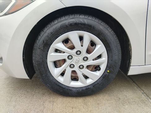 Used 2018 Hyundai Elantra SE FWD image 31