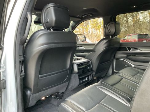 Used 2024 Jeep Wagoneer Series II w/ Flexible Seating Group image 32