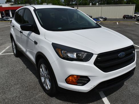 Used 2019 Ford Escape S image 3