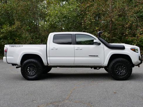 Used 2020 Toyota Tacoma TRD Sport image 35