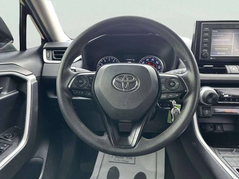 Used 2021 Toyota RAV4 LE AWD/4WD image 19