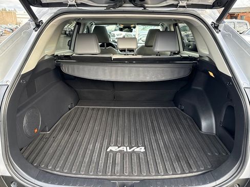 Used 2021 Toyota RAV4 XLE Premium image 28