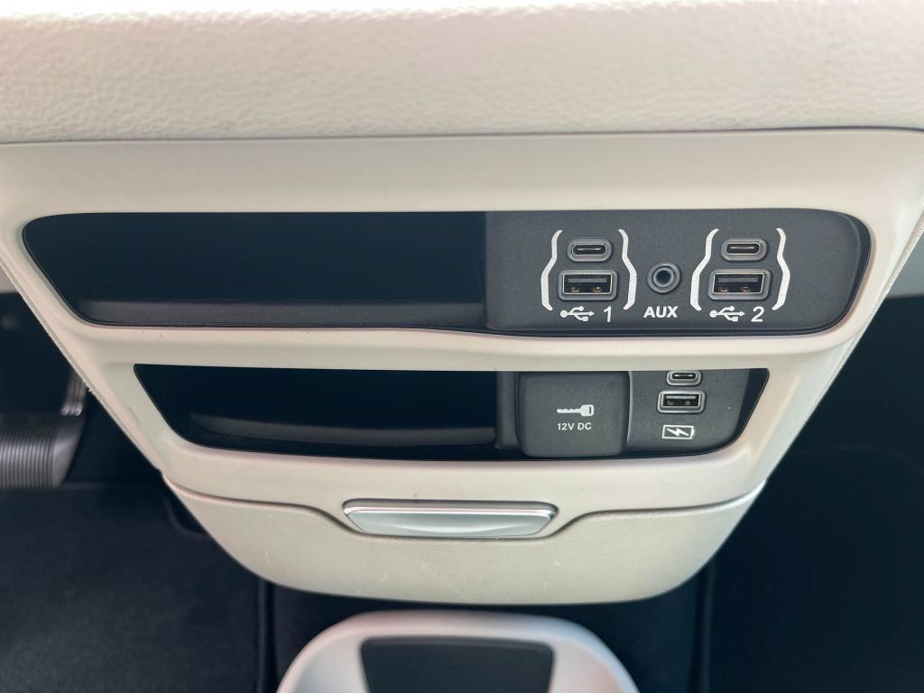 Used 2022 Chrysler Pacifica Touring-L FWD image 25