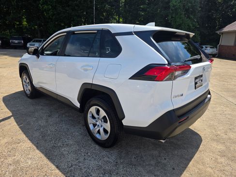 Used 2024 Toyota RAV4 LE FWD image 7