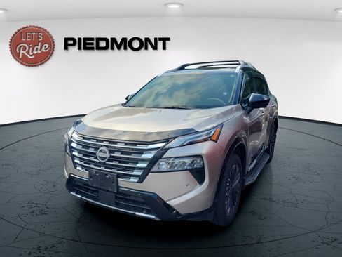 Used 2025 Nissan Rogue Platinum w/ Platinum Premium Package FWD image 1