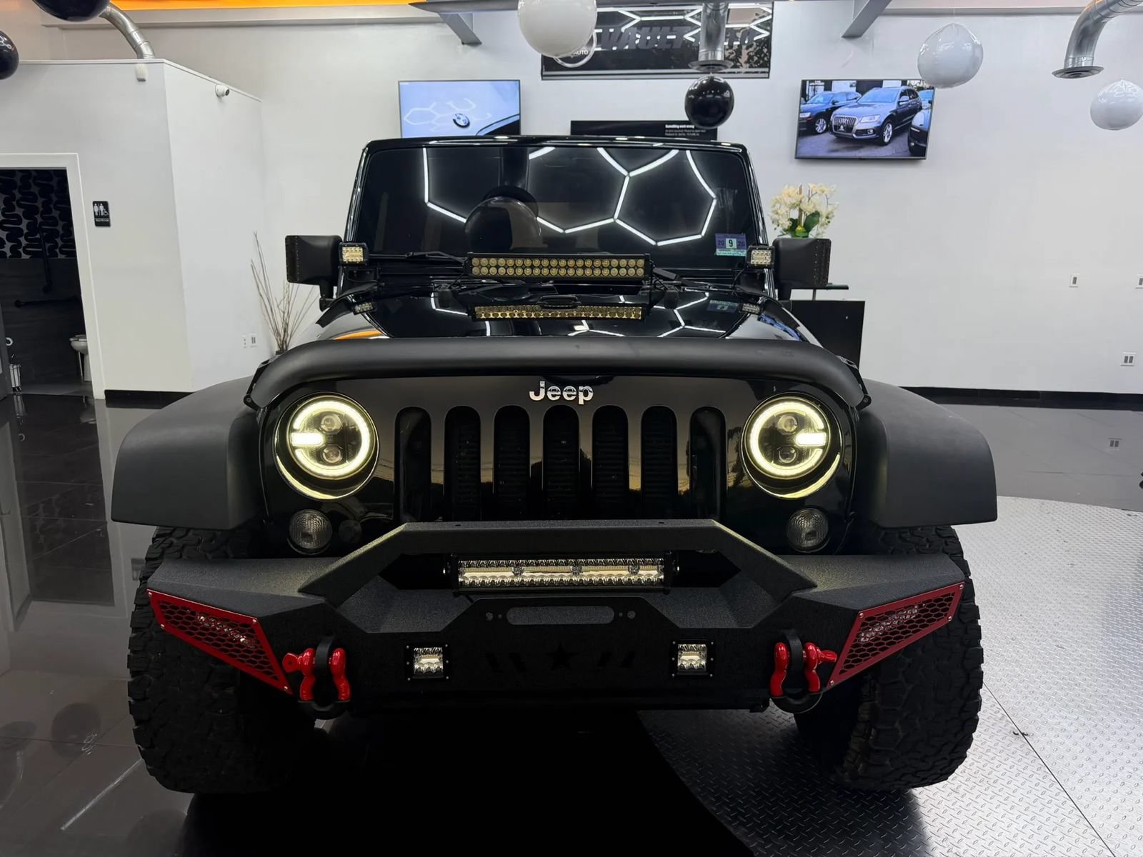 Used 2016 Jeep Wrangler Unlimited Rubicon w/ Dual Top Group AWD/4WD image 1