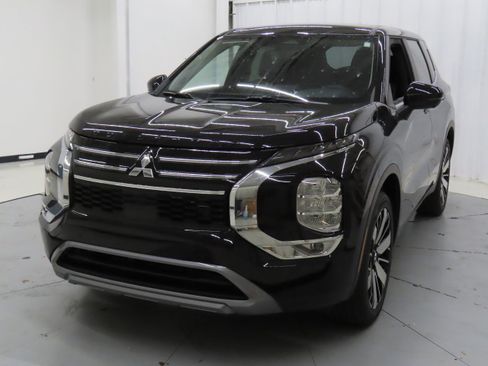 New 2025 Mitsubishi Outlander SE image 7