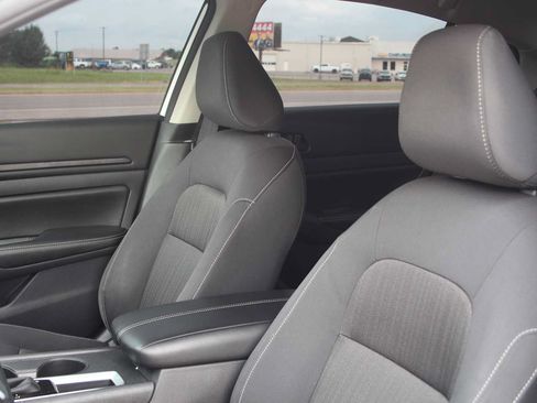 Used 2025 Nissan Altima 2.5 SV FWD image 23