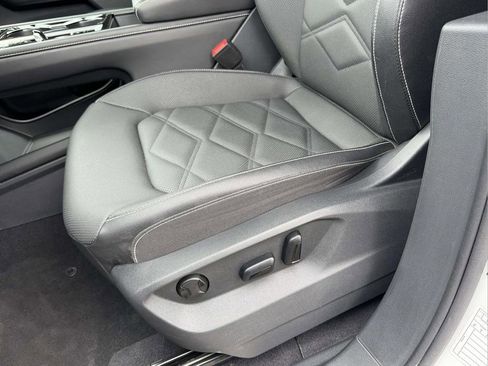 Used 2025 Volkswagen Atlas SE FWD image 16