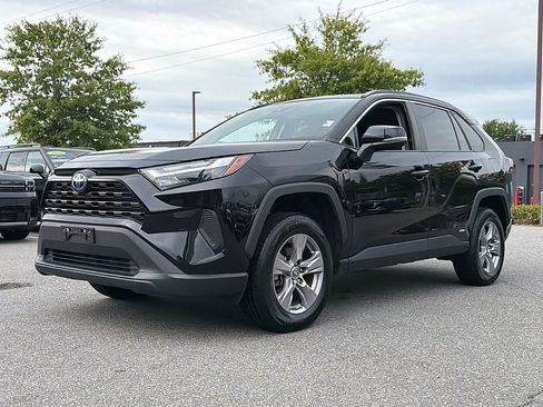 Used 2023 Toyota RAV4 LE AWD/4WD image 1
