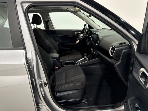 Used 2023 Hyundai Venue SEL image 20