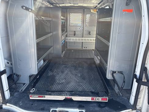 Used 2015 Chevrolet Express 2500 RWD image 17