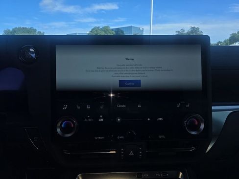 Used 2024 Lexus GX 550 AWD/4WD image 16