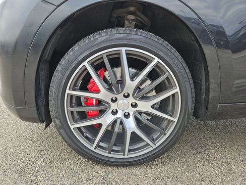 Used 2019 Maserati Levante S image 31