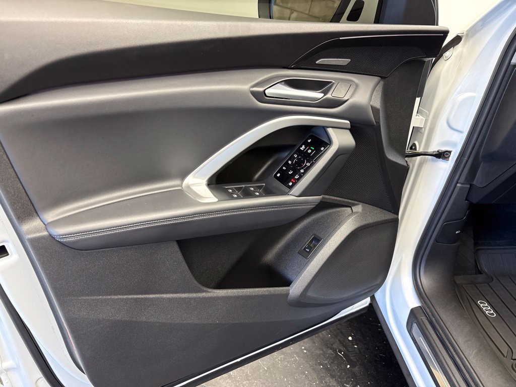 Used 2025 Audi Q5 Premium w/ Premium Plus AWD/4WD image 4