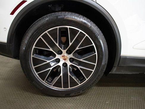 Certified 2025 Porsche Macan 4 Electric AWD/4WD image 17