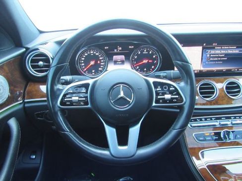 Used 2019 Mercedes-Benz E 450 4MATIC Sedan w/ Premium Package image 31