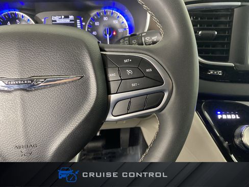 Used 2024 Chrysler Voyager LX image 23