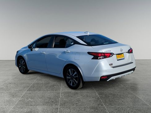 Used 2023 Nissan Versa SV image 3