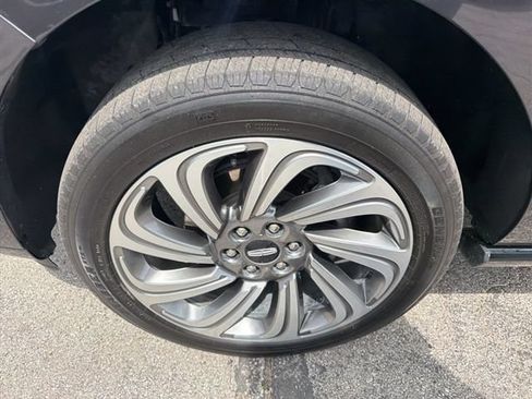 Used 2024 Lincoln Navigator L Reserve AWD/4WD image 16