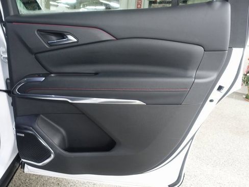 Used 2024 Chevrolet Traverse RS image 24