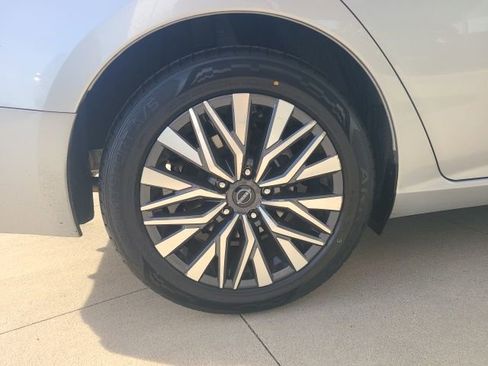 Used 2024 Nissan Altima 2.5 SV image 10