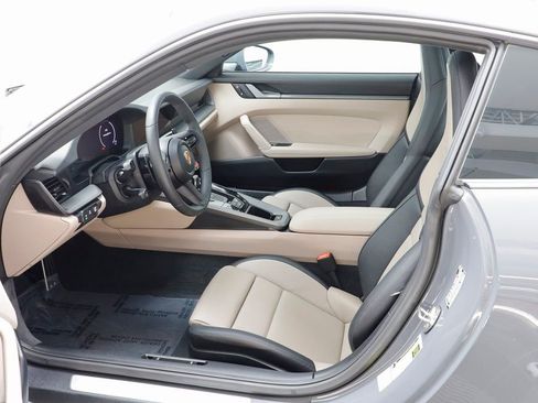 Used 2025 Porsche 911 Carrera image 6