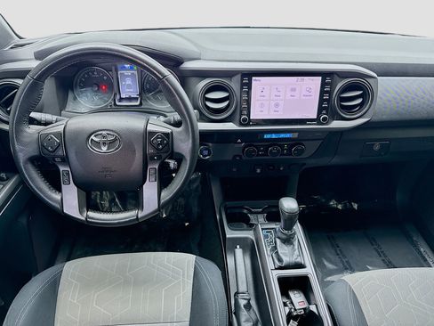 Used 2022 Toyota Tacoma TRD Off-Road image 14