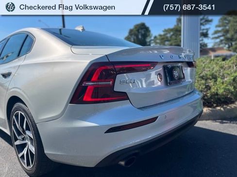 Used 2020 Volvo S60 T5 Momentum FWD image 9