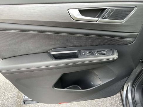 Used 2024 Volkswagen Atlas Cross Sport SE image 15