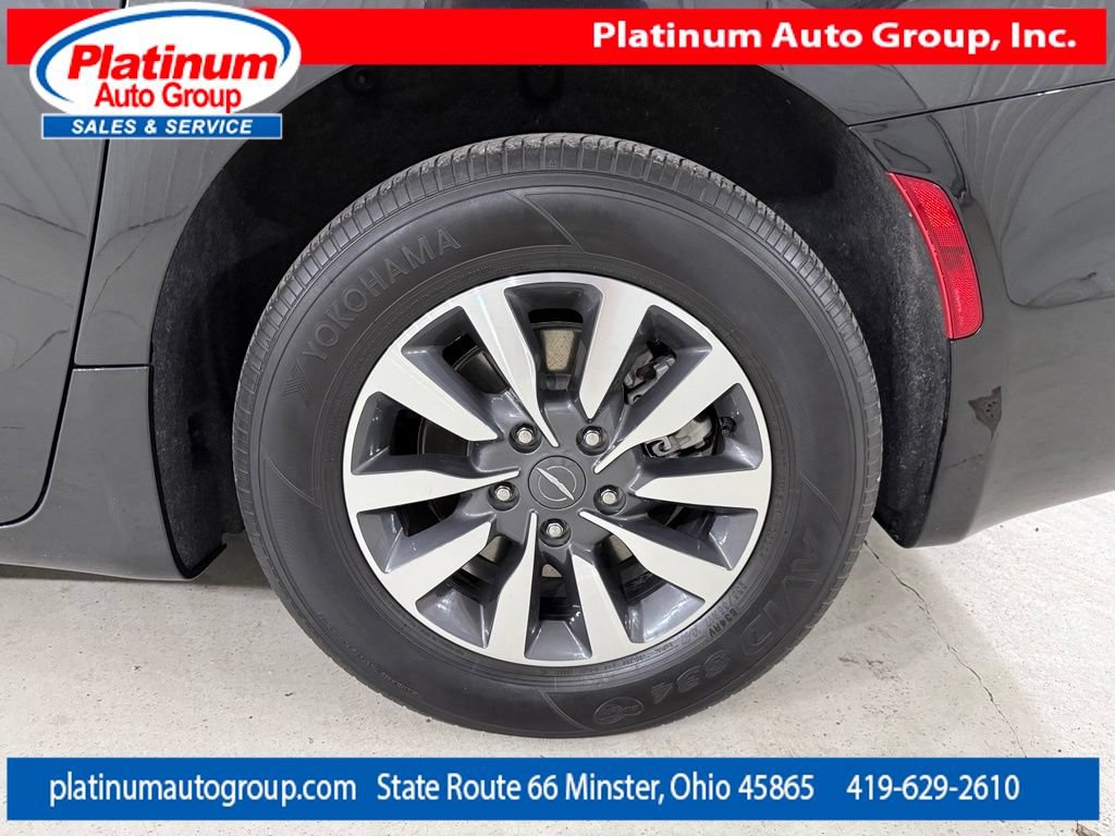 Used 2023 Chrysler Pacifica Limited FWD image 54