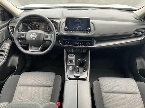 Used 2025 Nissan Rogue SV AWD/4WD image 16