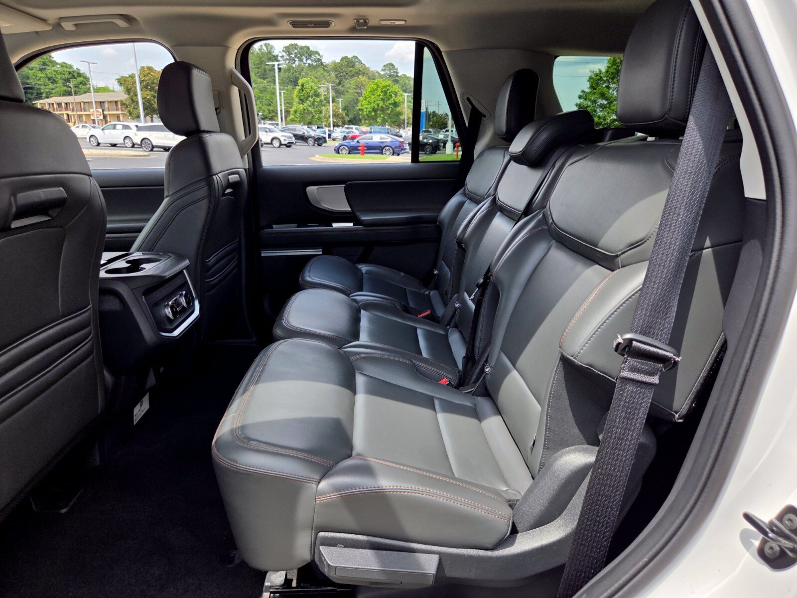 Used 2025 Ford Expedition Active AWD/4WD image 12