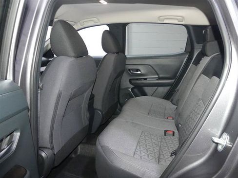 Used 2025 Nissan Kicks SV AWD/4WD image 27