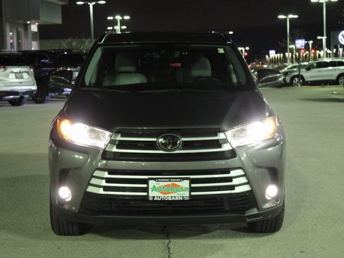 Used 2018 Toyota Highlander XLE image 2