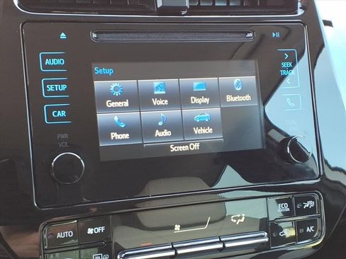 Used 2019 Toyota Prius L Eco image 3