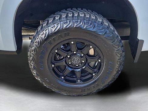 Used 2025 Chevrolet Silverado 1500 LT w/ Z71 Off-Road Package AWD/4WD image 9