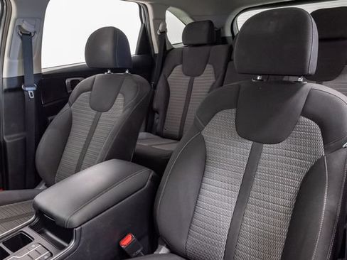 Certified 2023 Kia Sorento LX AWD/4WD image 9