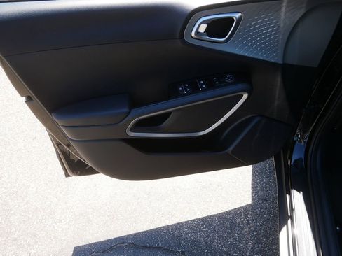 Used 2023 Kia Soul S FWD image 11