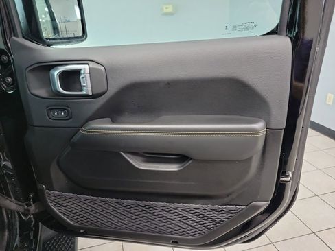 Used 2024 Jeep Wrangler Sahara image 14