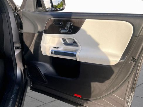 Used 2020 Mercedes-Benz GLB 250 image 23