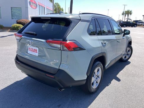 Used 2022 Toyota RAV4 XLE w/ Convenience Package image 5