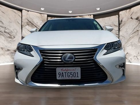 Used 2016 Lexus ES 300h w/ Luxury Package w/Wood Trim FWD image 2