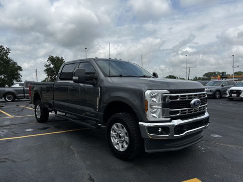 Used 2024 Ford F250 XLT AWD/4WD image 3