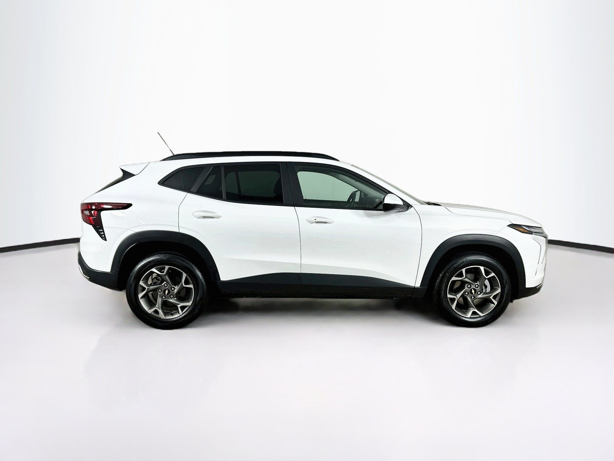 Used 2025 Chevrolet Trax LT w/ LT Convenience Package FWD image 10