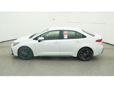 Used 2024 Toyota Corolla SE image 4