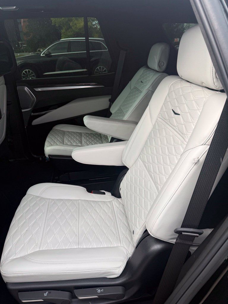 Used 2026 Cadillac Escalade V AWD/4WD image 9