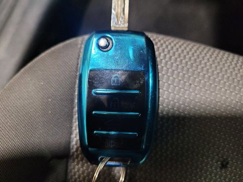 Used 2017 Kia Forte LX FWD image 32
