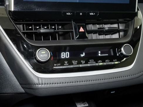 Used 2025 Toyota Corolla SE w/ SE Premium Package image 19