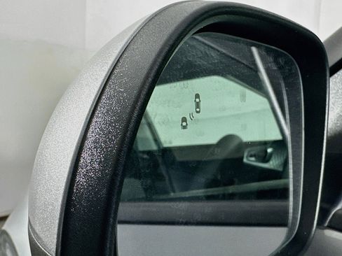 Used 2025 Kia Soul LX w/ LX Technology Package FWD image 16